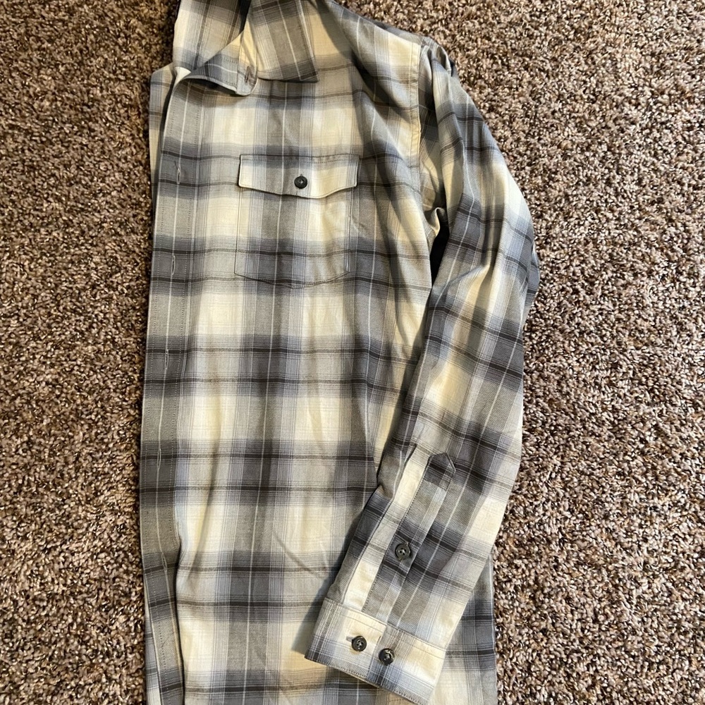 Men’s Patagonia plaid button up shirt
